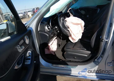 2016 Mercedes-Benz C 300 4Matic из США, поврежденный, VIN 55SWF4KB8GU134103